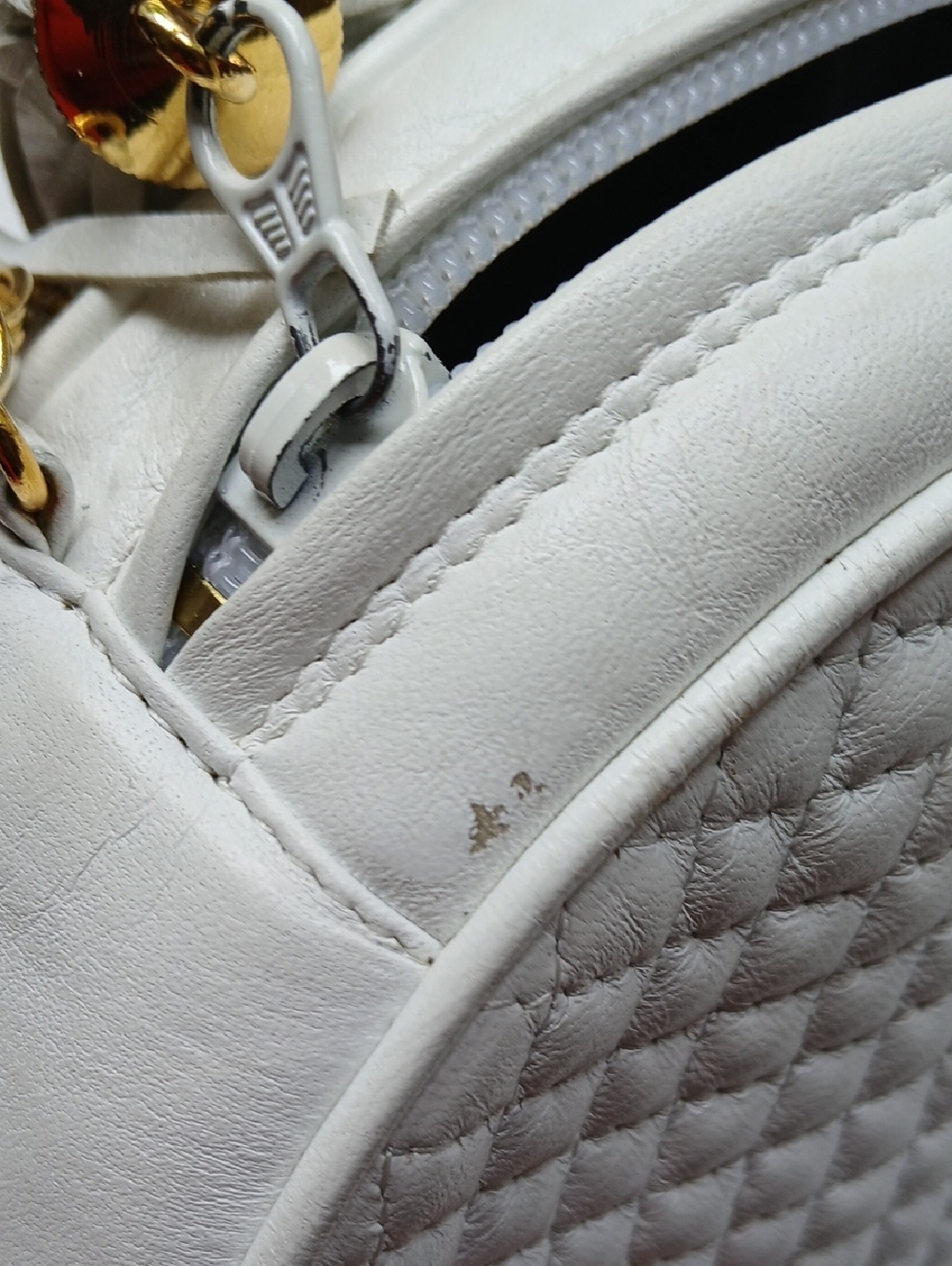 Bally Vintage White Quilted Round Canteen Crossbody - Picture 8 of 8